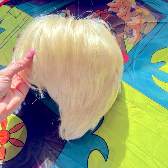 Just in time for Halloween!!! 🎃😻Blonde Fred Wig from Scooby doo! 🐕🎃✨ - Picture 3 of 4